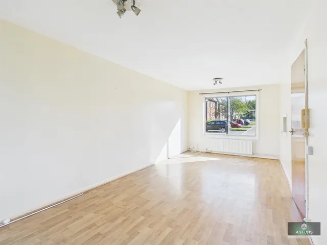 Britten Close, Bewbush, photo 2