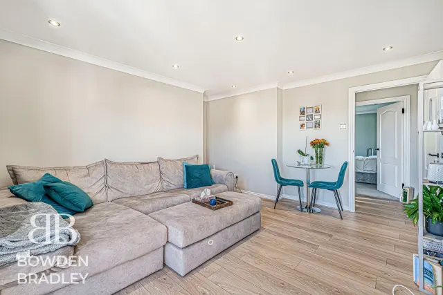 Ravenoak Way, Chigwell, IG7, photo 3