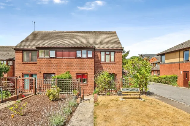 Cedar Park, Ilkeston, DE7, photo 1