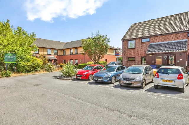 Cedar Park, Ilkeston, DE7, photo 2