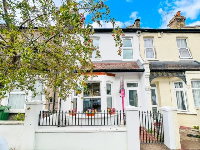 Photo 2 — Roydene Road, Plumstead, London, SE18 1QA