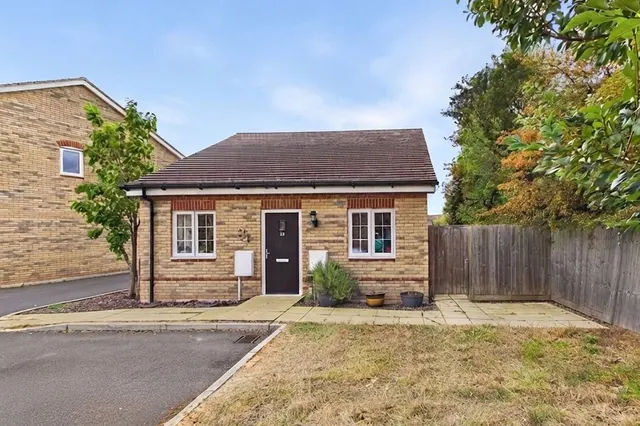 Haynes Close, Sawtry, PE28, photo 1
