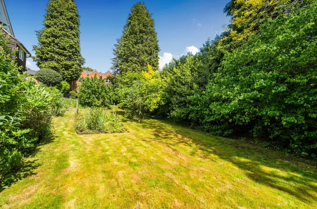 Photo 3 — Victoria Road, Fleet, Hampshire, GU51 4DW
