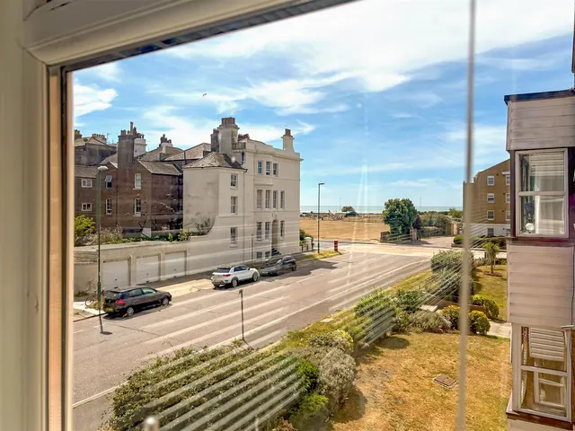 St. Augustine Road, Littlehampton, photo 2