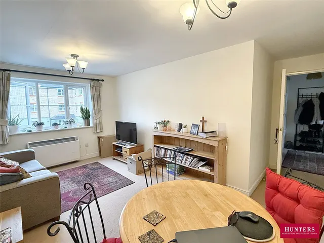 Photo 3 — Clarence Close, Barnet, EN4 8AD