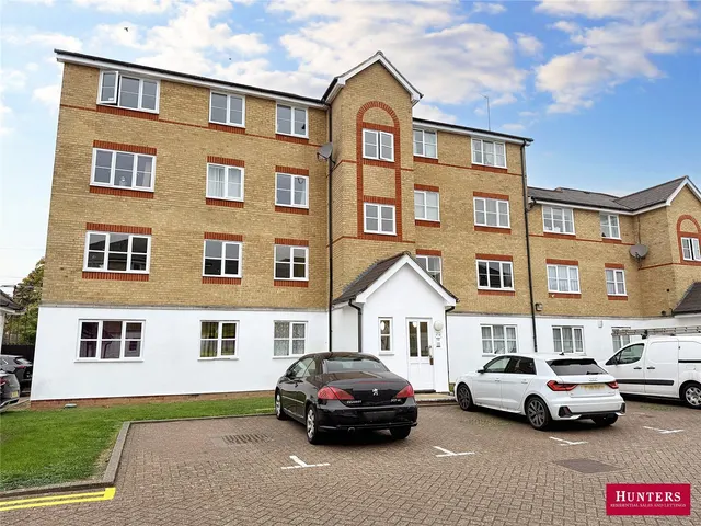 Clarence Close, Barnet, EN4 8AD, photo 1