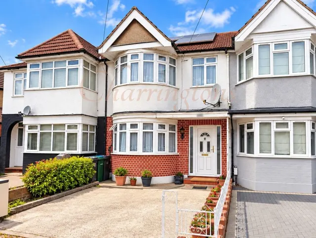 Spacious Four Bedroom Family Home in, photo 1
