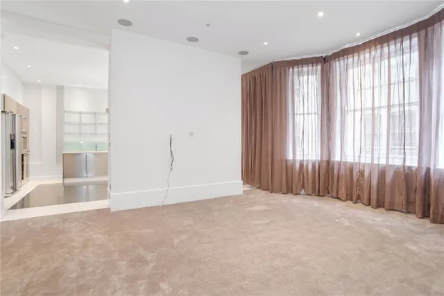 Bedford Avenue, London, WC1B, photo 2