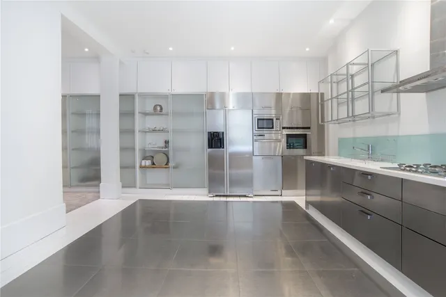 Bedford Avenue, London, WC1B, photo 1