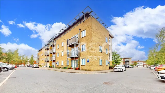King George Crescent, Wembley, HA0, photo 1