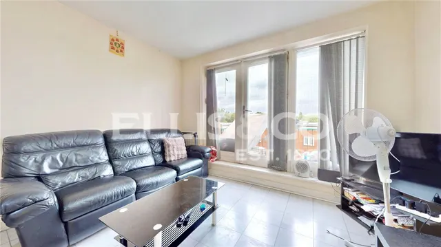 King George Crescent, Wembley, HA0, photo 2