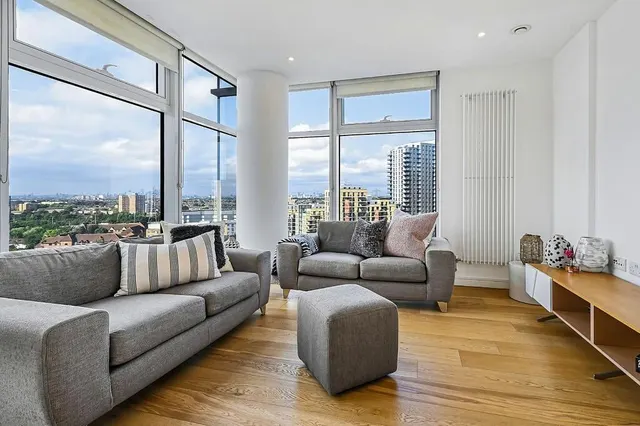 Winston Way, London, IG1, photo 1