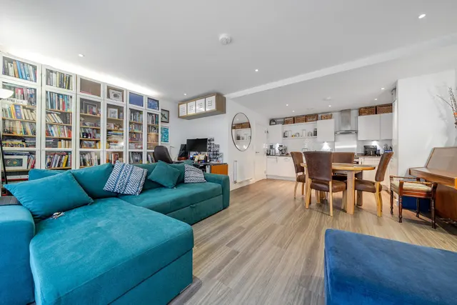 Photo 3 — Rolfe Terrace, SE18