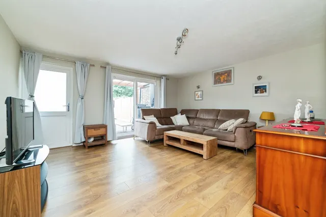 Canterbury Way, Stevenage, SG1, photo 3