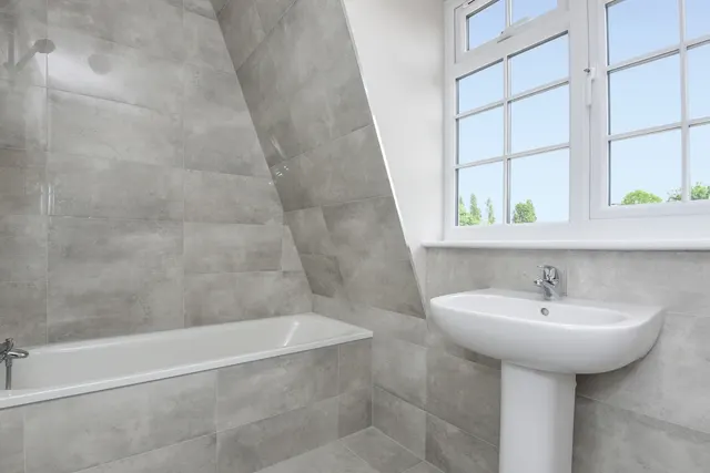 Photo 3 — Manor Drive North, New Malden, Surrey, KT3