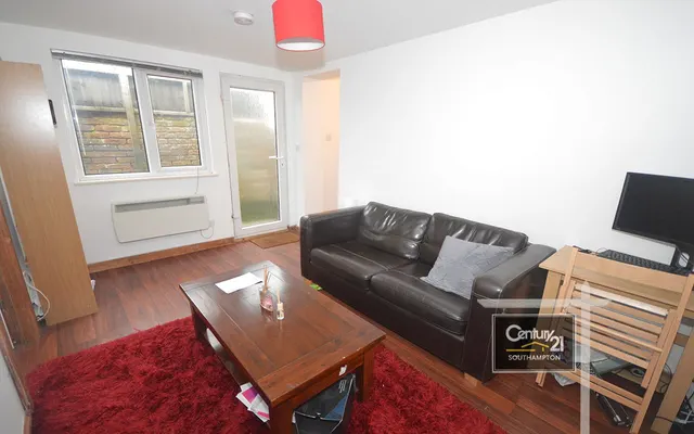 Rayners Gardens, Southampton, SO16, photo 2