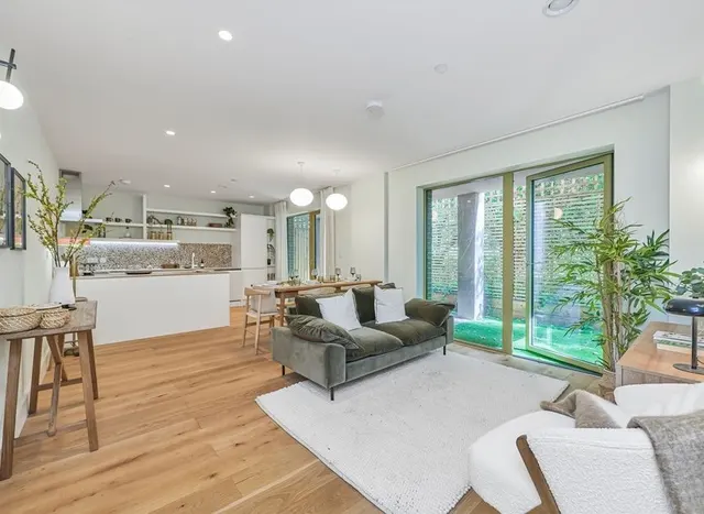 East Churchfield Road, Acton, W3, photo 1