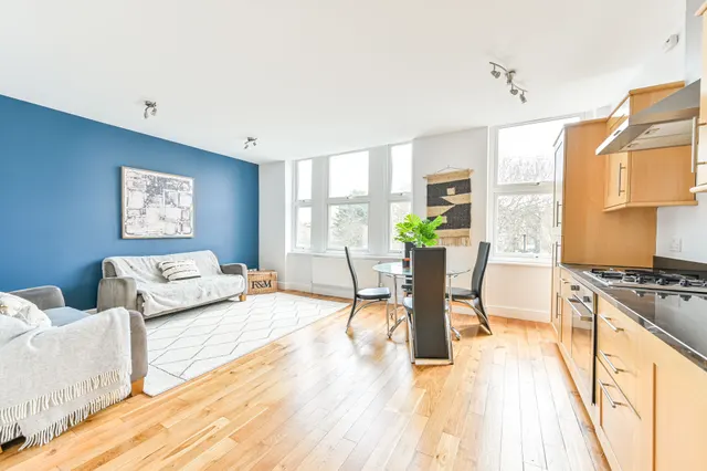 Photo 3 — 4c Haselrigge Road, London