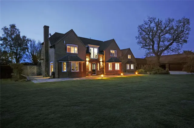 Southend, Henley-on-Thames, Oxfordshire, RG9 6JP, photo 1