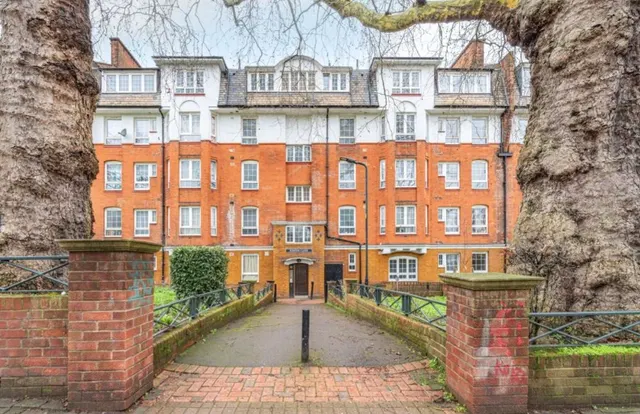 Brixton Hill, London, SW2, photo 1