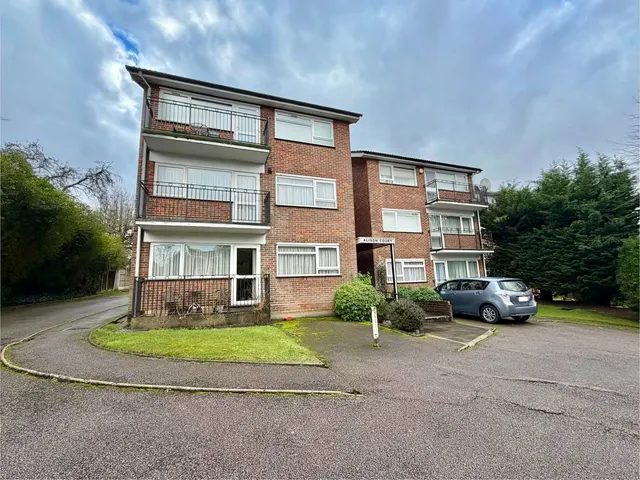 Hale Lane, Edgware, HA8, photo 1