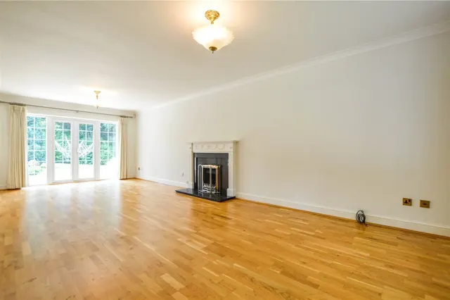 Photo 3 — Old Avenue, West Byfleet, Surrey, KT14