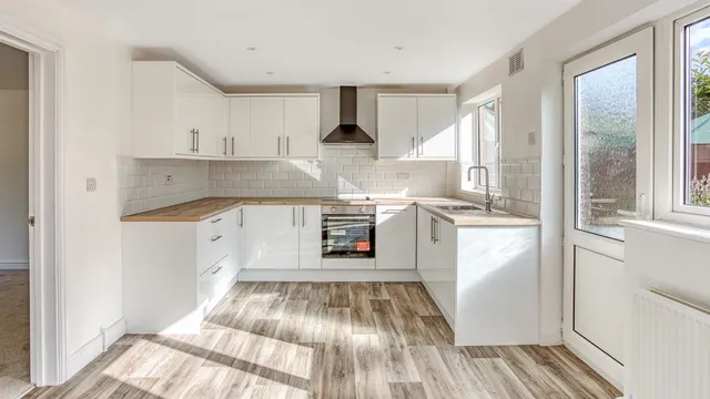 Glenfield Crescent, Mickleover, photo 2
