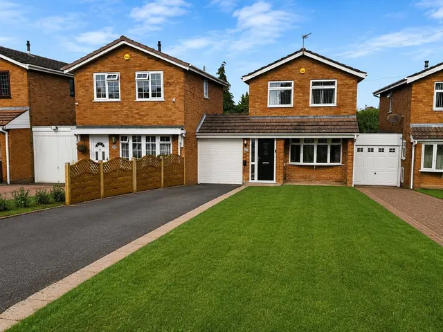 Kestrel Way, Cheslyn Hay, Walsall, WS6, photo 1