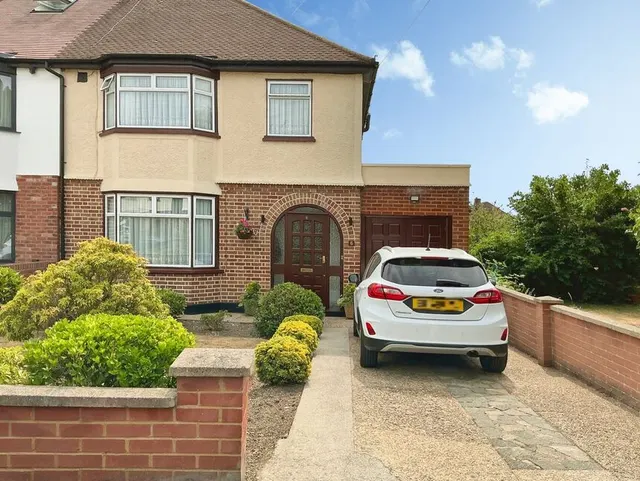 Lansdowne Close, Watford, Hertfordshire, WD25, photo 1