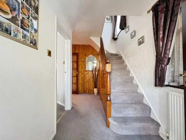 Photo 2 — Lansdowne Close, Watford, Hertfordshire, WD25