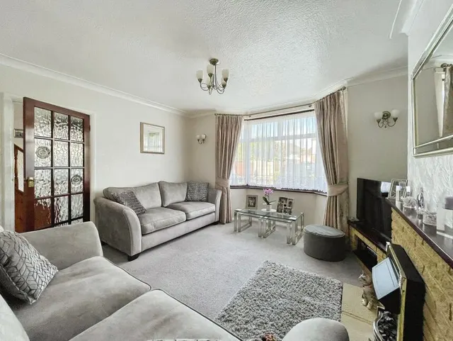 Photo 3 — Lansdowne Close, Watford, Hertfordshire, WD25