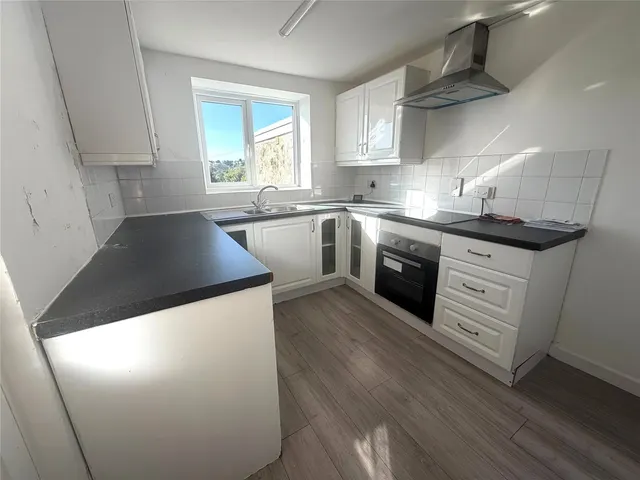 St. Peters Road, Milford Haven, SA73, photo 2