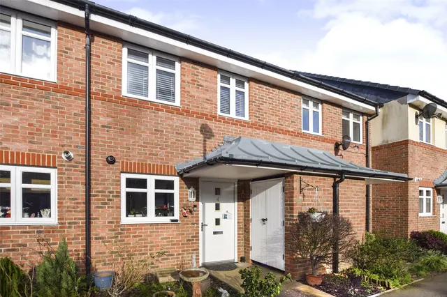 Kenley Place, Farnborough, Hampshire, GU14 6FY, photo 1