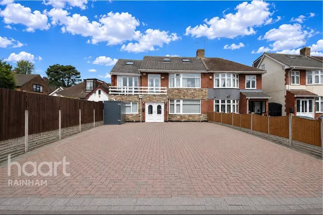 Lambs Lane South, Rainham, RM13, photo 1