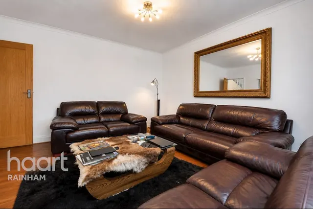 Lambs Lane South, Rainham, RM13, photo 3
