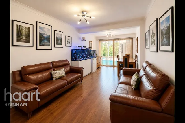 Lambs Lane South, Rainham, RM13, photo 2