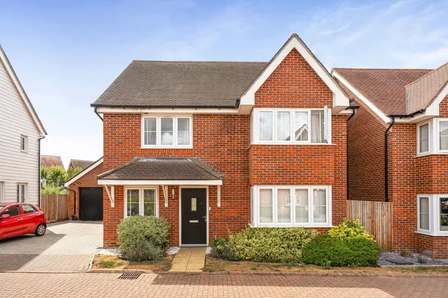 Windmill Crescent, Ashford, Kent, TN27 9DG, photo 1