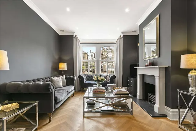 Photo 3 — Earlsfield Road, London, SW18 3DN