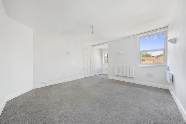 Station Road, North Chingford, E4, photo 3