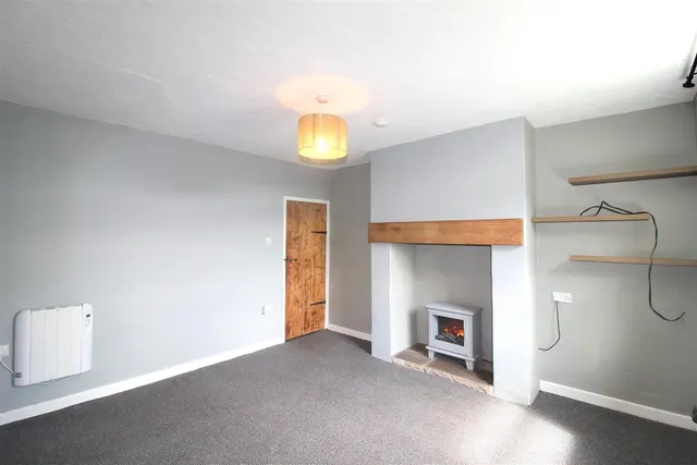 Bank Gate, Broadbottom, SK14, photo 2