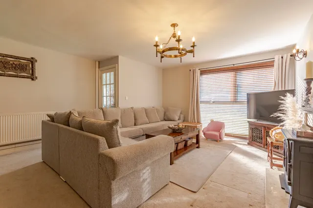 Moorhead Crescent, Shipley, BD18, photo 2