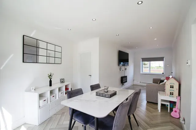 Silcoates Lane, Wakefield, WF2, photo 1