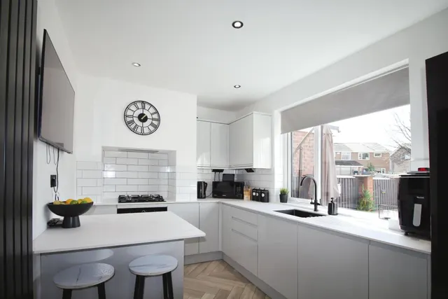 Silcoates Lane, Wakefield, WF2, photo 2