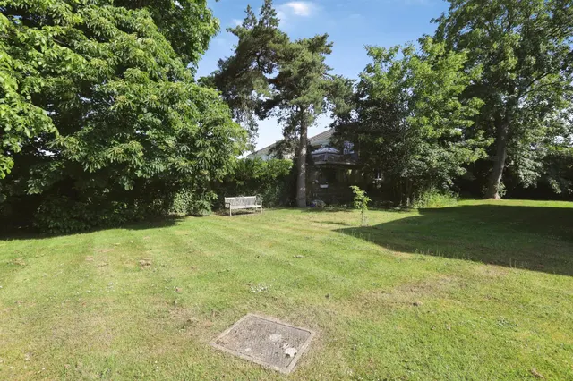 Abbotsbury Court, Horsham, RH13, photo 3