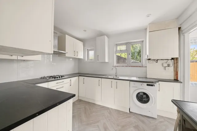 Barrack Road, Hounslow, TW4, photo 3