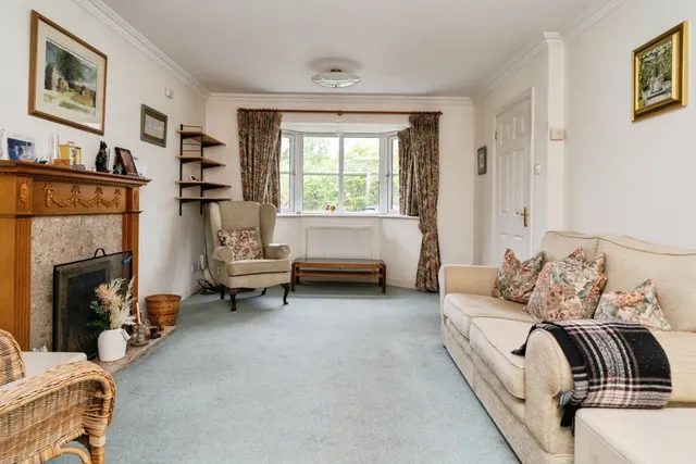 Falcon Wood, Leatherhead, KT22, photo 2