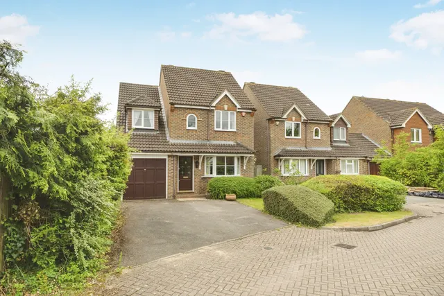 Falcon Wood, Leatherhead, KT22, photo 1