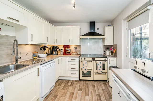 Field Way, Aylesbury, HP20, photo 3