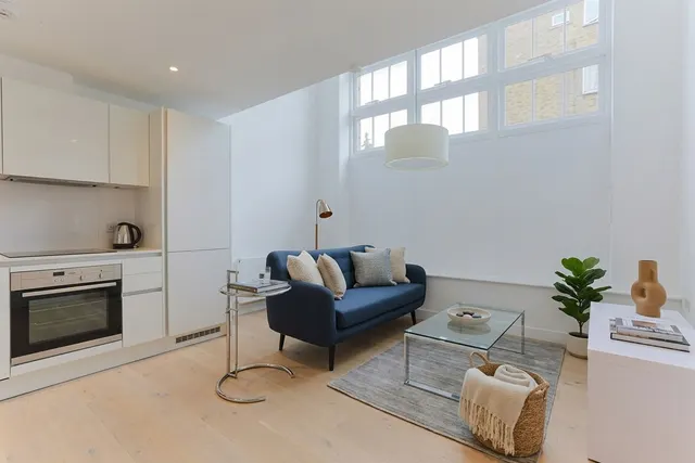 Clyde Square, Severn Court, E14, photo 1