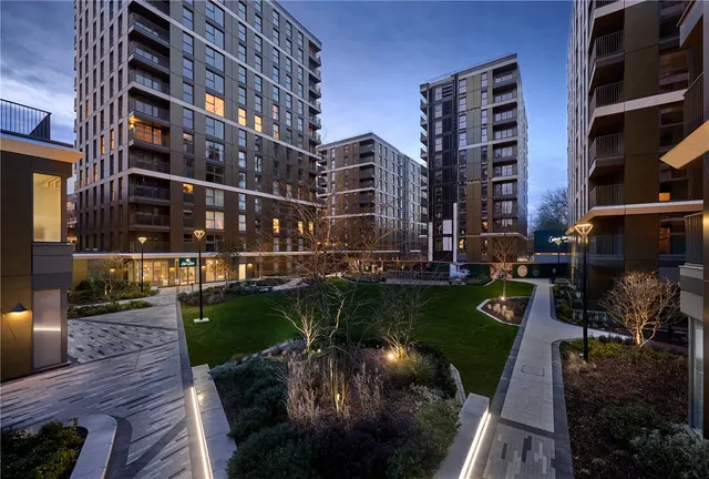 Fairfield Avenue, Staines-Upon-Thames, TW18, photo 1